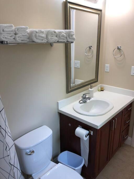 Modern Private Suite Close To Everything Ванкувер Экстерьер фото